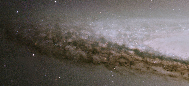 Illustration for article titled Tour This Gorgeous Hubble Photo of the Sombrero Galaxy